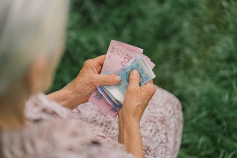 У вересні пенсія може стати меншою: хто ризикує втратити частину виплат