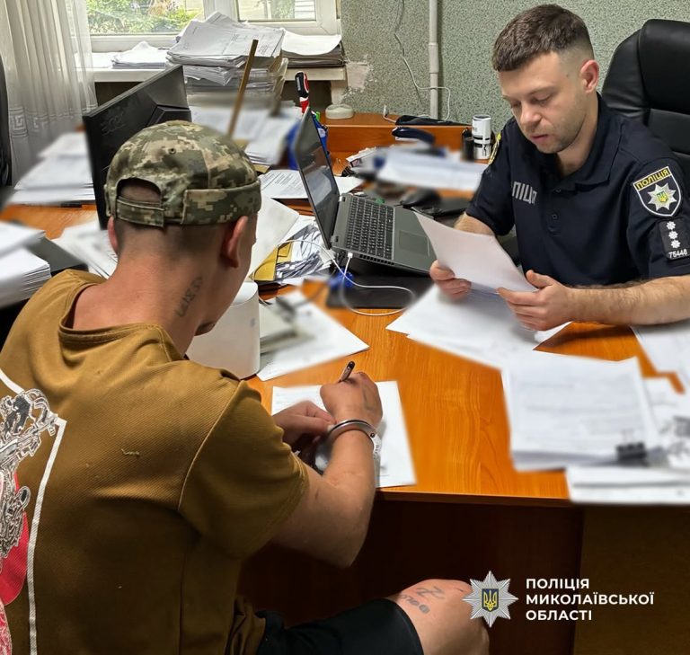 Помста власнику магазину: 30-річний мешканець громади на Миколаївщині кинув легкозаймисту рідину у фасад крамниці