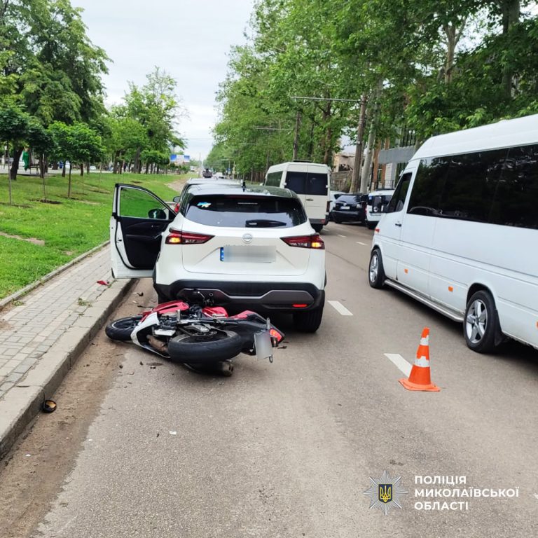 ДТП у Миколаєві: постраждав водій мотоцикла