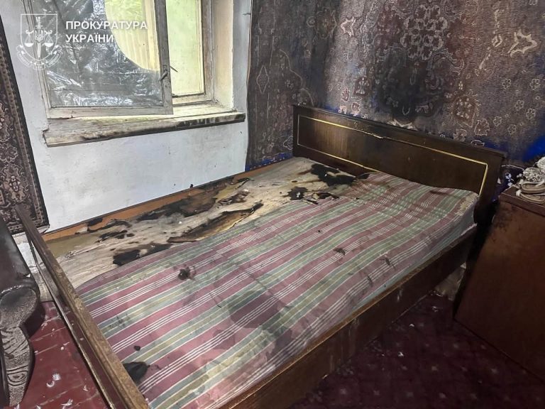 У громаді на Миколаївщині чоловік підпалив двох людей, які знімали у нього кімнату: жінка померла
