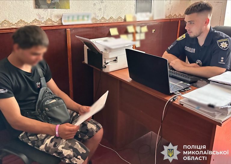 Гість-крадій виніс з квартири мешканця міста на Миколаївщині 1500 доларів США та 200 євро