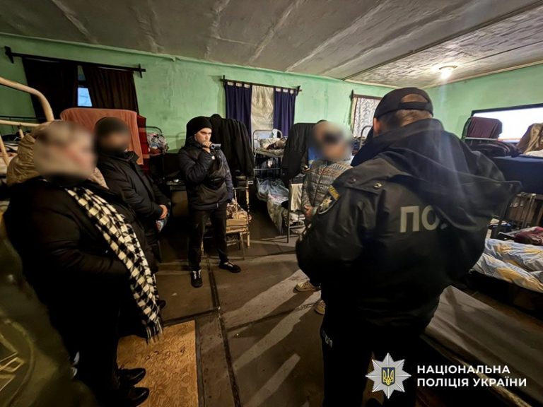 Шахрайські схеми: судитимуть членів організованої групи, які ошукали громадян України майже на 1 млн грн