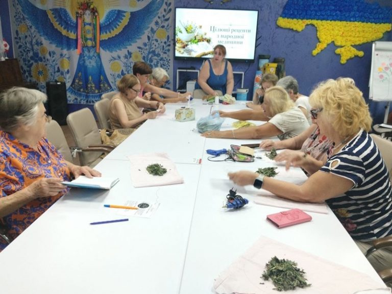 У Миколаєві бібліотекарі провели майстер-клас із виготовлення ароматичних саше