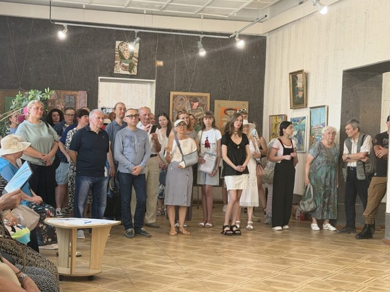«З Україною в серці»: у Миколаєві відкрили виставку до 35-річчя Незалежності України
