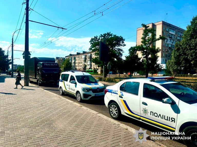 22-річний грабіжник вкрав у жінки сумку з грошима у Миколаєві