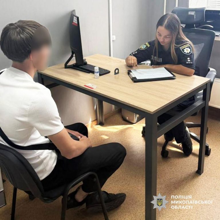 У Миколаєві поліцейські притягнули до відповідальності двох 17-річних хлопців, які стріляли у дворі багатоповерхівок