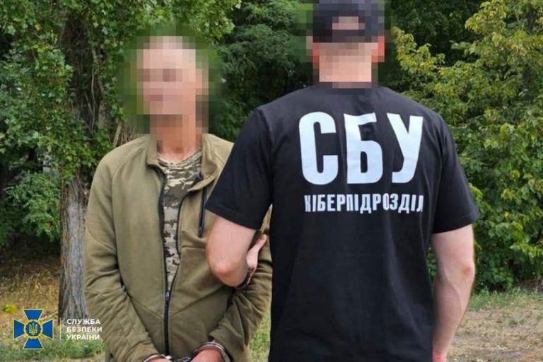 “Крот” у ЗСУ: на Миколаївщині СБУ затримала військового, який працював на ворога та наводив удари по Силах оборони