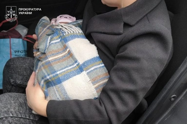 Не пожаліли власну дитину – продали за за 10 тисяч доларів: у Миколаєві засудили батьків