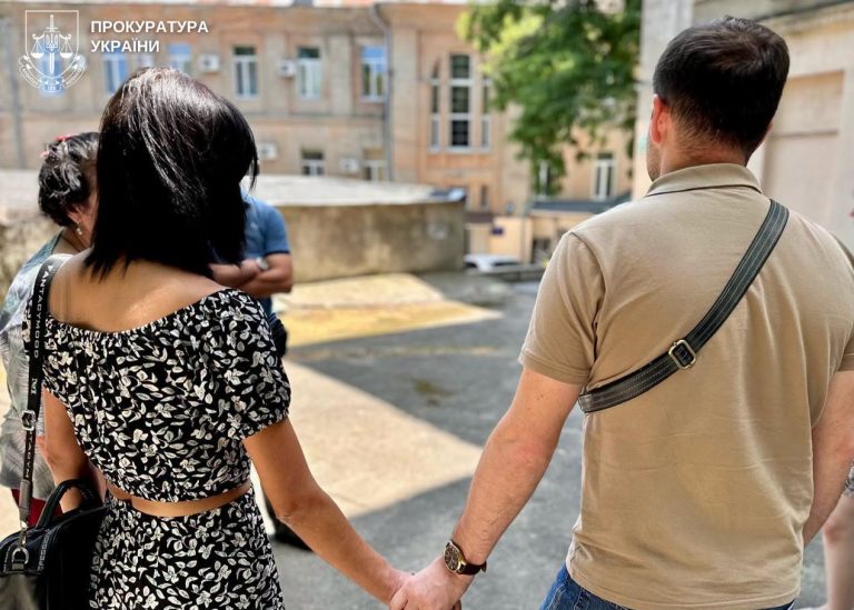 «Фіктивний шлюб» для військовозобов’язаного: на Миколаївщині судитимуть матір та її доньку
