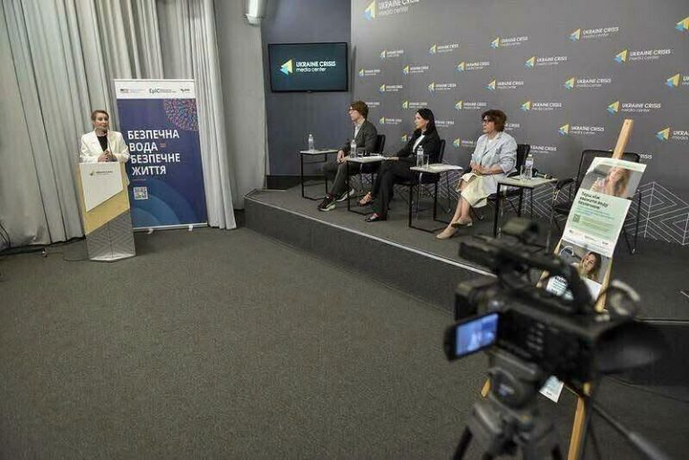 Коли зникають світло і вода: що повинно бути у громаді та як Миколаїв потерпає без води