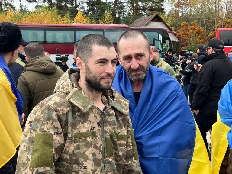 270 українців повернулися з російського полону: серед звільнених — захисники Маріуполя та п’ятеро воїнів, яких вважали загиблими в Оленівці