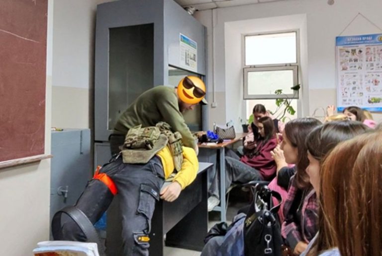 У Миколаєві молоді люди пройшли інтенсивний курс із тактичної медицини