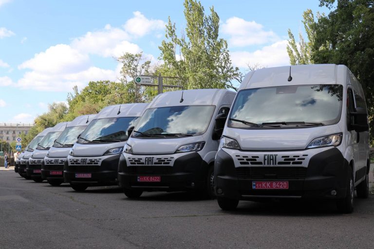 Соціальні заклади Миколаївщини отримали 7 спеціалізованих автомобілів