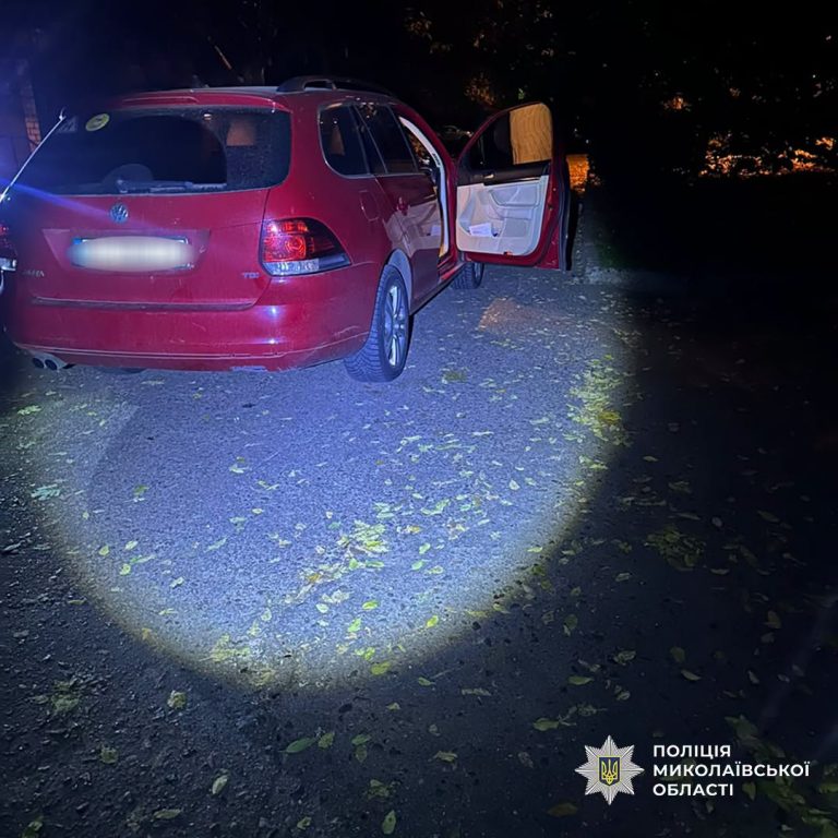 Смертельна ДТП у Миколаєві: водійка автомобіля переїхала чоловіка, який лежав на дорозі – фото